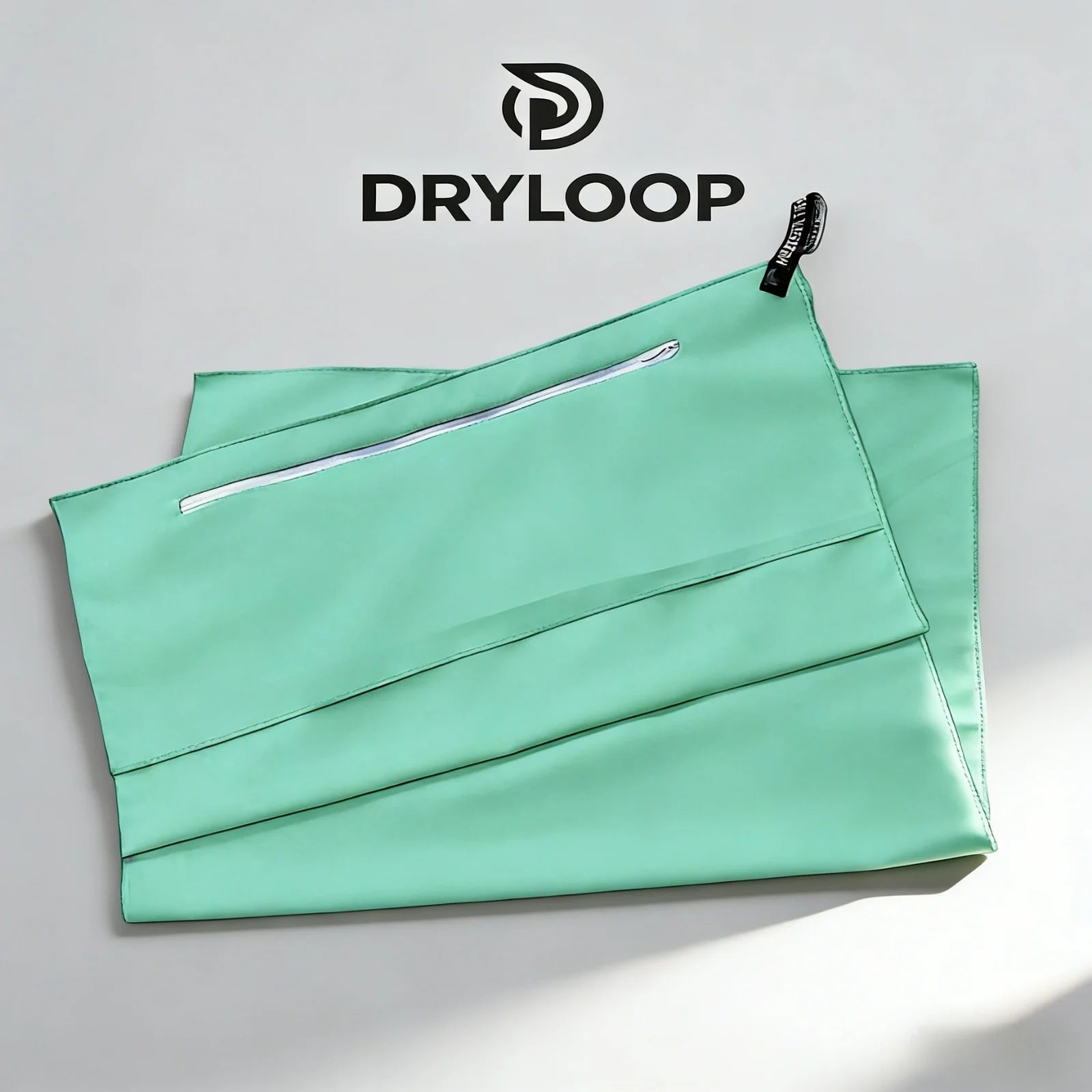 Gym Fitness Sports Towel with Zipper Pocket - Quick Dry Sweat-Wicking Stores Phone/Keys for CrossFit Training Workout Weightlift